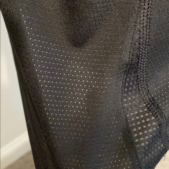 •Under Armour• Tank Top - Picture 5 of 9